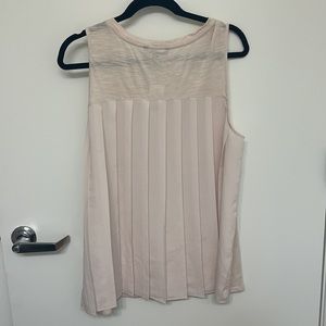 Banana republic plain, ruffled back tank top
